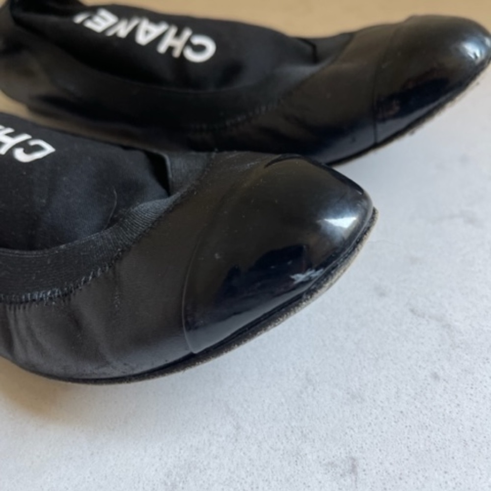 Chanel Black Lambskin and Patent Ballet Flat - Picture 2 of 6